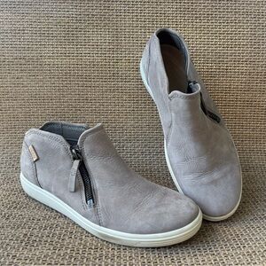 Ecco Nubuck Zip Bootie soft 7